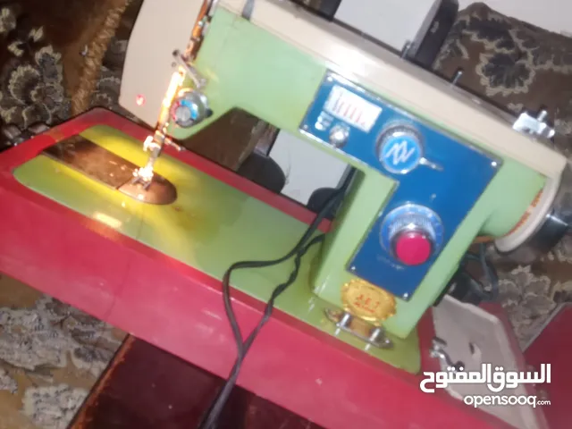 ماكينة خياطة مع حبكة نوع سنجر الاصلي بحالة الوكالة