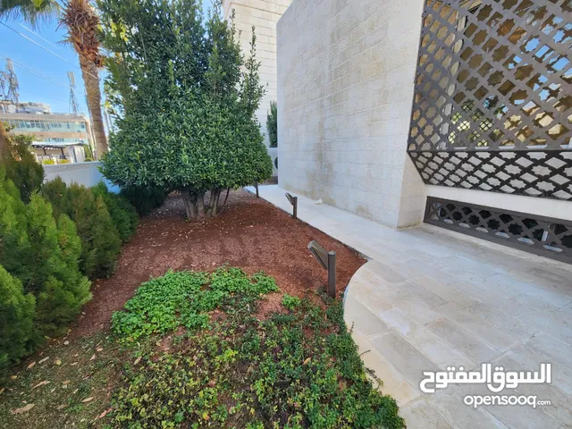 880 m2 4 Bedrooms Villa for Sale in Amman Abdoun