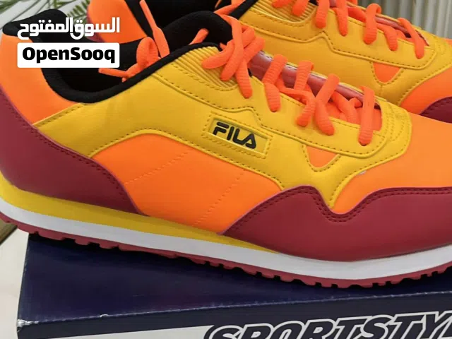للبيع حذاء رجالي جديد ماركة FILA