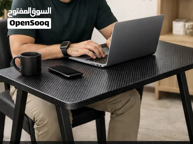 طاولة كاربن فايبر.تستخدم لي حمل pc او بلاستيشن ملاحضة تتحمل الأوزان الثقيلة.