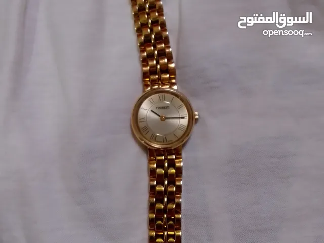 ساعة نساىية ذهبية اللون من تيسو