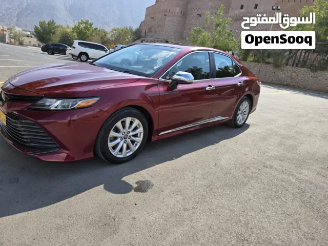 تويوتا كامري 2018 خليجي خمري مستعملة مع تأمين إلزامي ومرخصة
