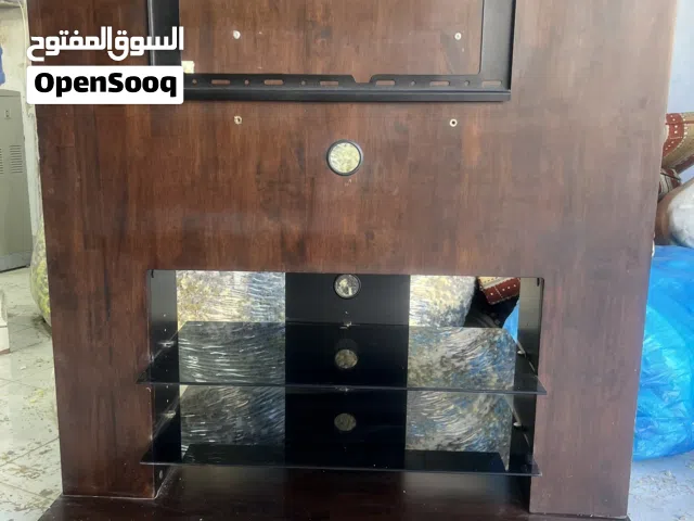 طاوله شاشه وكاله مع رفوف زجاج 160درجه بتلف خشب اجنبي