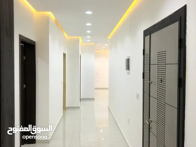 200 m2 4 Bedrooms Apartments for Rent in Benghazi Al Hada'iq