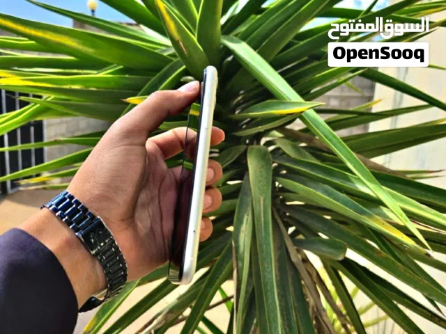 ايفون 11 64 قيقا