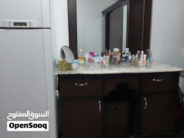 تسريحة..لون بني خشبي