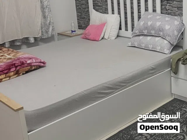 سرير للبيع ...