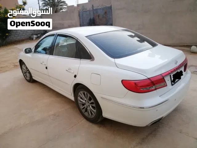 2010 هيونداي ازيرا Standard