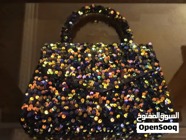 للسهرة والمناسبات شنطة يد جديدة سوداء وكحلية مع لمعة ذهبية متلألئة براقة مظهر أنيق ماركة راكولتا
