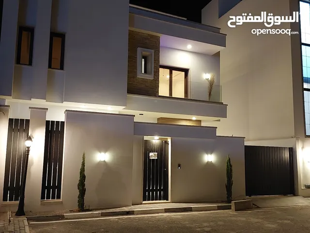 460 m2 5 Bedrooms Villa for Sale in Tripoli Ain Zara
