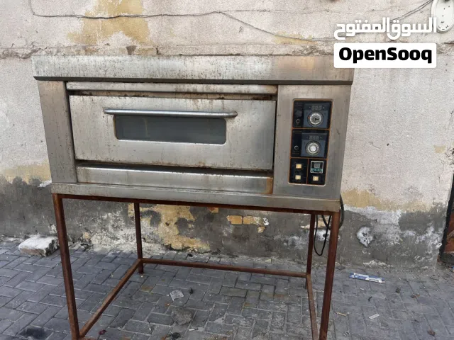 فرن شغال كهرباء وغاز بس شوي متروك شغال كلشي مابي وبي صواني بيتزا