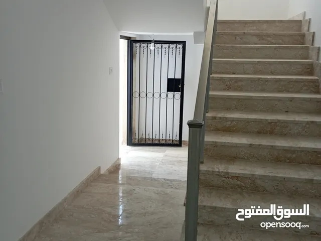280 m2 5 Bedrooms Villa for Sale in Tripoli Ain Zara