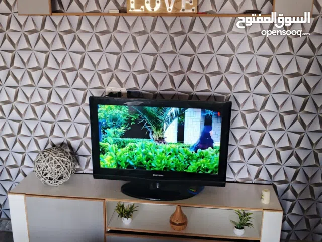 طاولة شاشه مع رف ومرايا مع رفوف للبيع