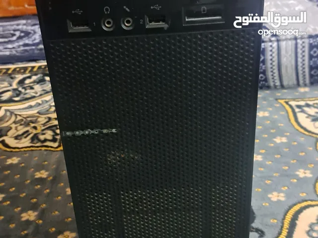 كمبيوتر مكتبي مع الكيبورد و الماوس
