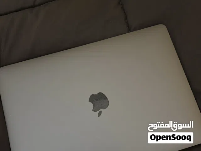 MacBook Pro M2 2022 13-inch 98% battery
