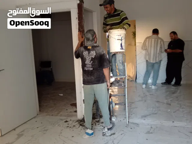 معلم تكسير جدران فتحات أبواب ونوافز تكسير بلاط هدم وإزالة  نقل ورفع الطمم