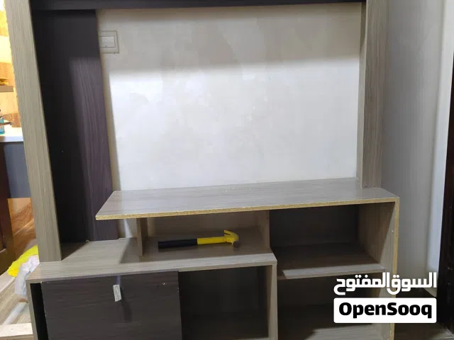 طاولة شاشة وخزانة احذية للبيع