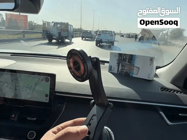 ستاند مع شاحن هاتف