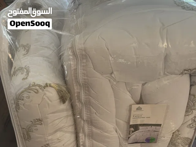 طقم لحاف ملوكي فاخر 5 قطع جديد لأصحاب الذوق الرفيع من براند هوم سنتر الخليج للبيع بسعر مغر