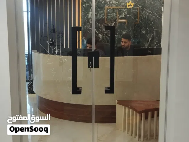 فني زجاج سكريت