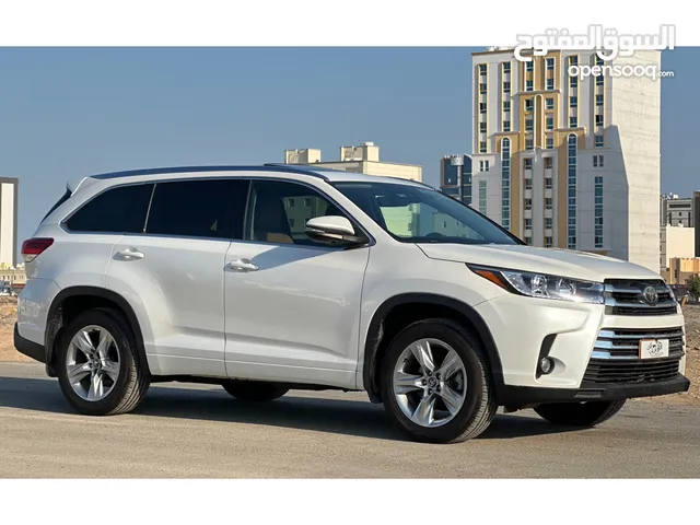 Used Toyota Highlander in Muscat