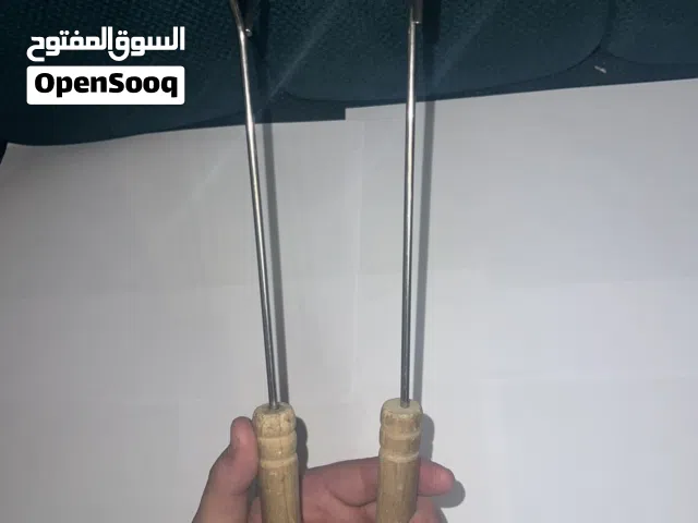 أسياخ شواء عريضة ثقيلة مع مسكة خشب (شغل نخب أول للرحلات والمشاوي)