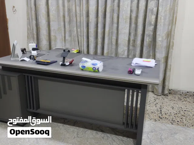 مكتب إداري مودرن فخم (L-Shape) لون رمادي مع وحدة  جانبية - بحالة ممتازة