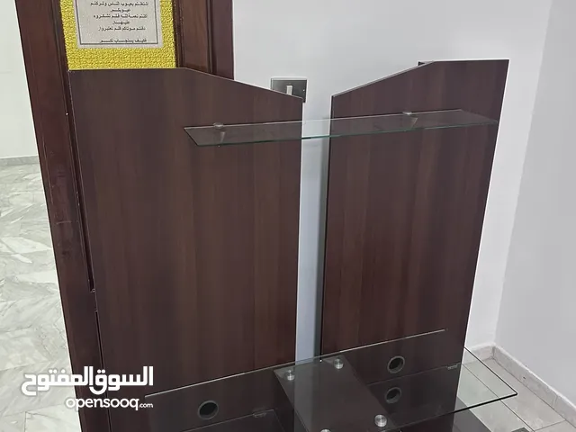 طاولة تلفزيون بحالة ممتازة