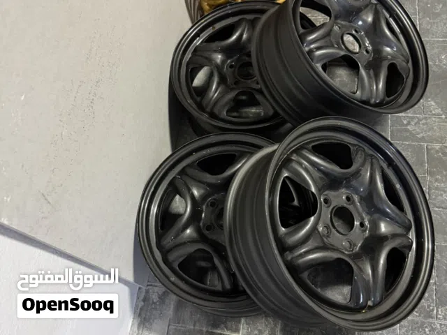 رنجات الG رنج 17 خمس براغي يركب ع معظم سيارات تويوتا نظاف بدون رجه ولا نفظه عليهم صبغ دخاني