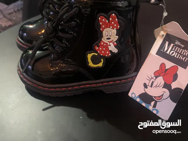شوز من ال سي ماركة ديزيني خامته ممتاز لسه جديد العنوان حي الصفا 2 شارع سعود الفيصل مقابل عزيز مول