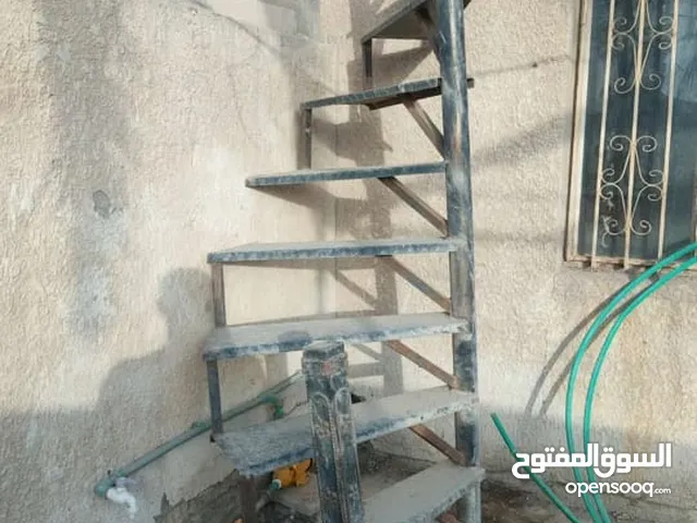 درج حديد اسود
