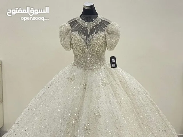 تألقي ب فستان عروس للبيع او اجار قابل للتفاوض بسعر يرضى الطرفين تواصلي معي و فالك طيب