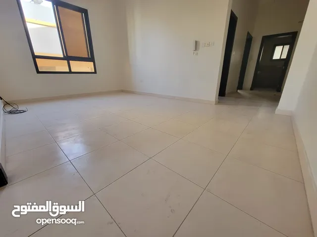 شقه للايجار في الجنبيه بالقرب من مجمع الميركادو