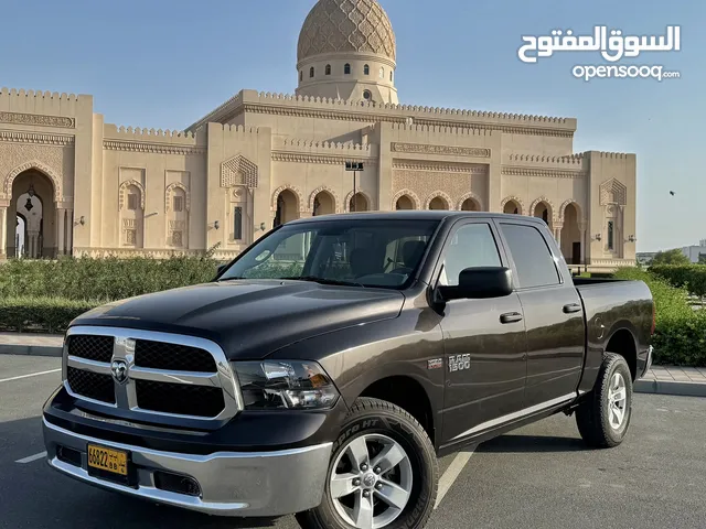 رام 2017 بني لون مميز فورويل 4x4 اربعة ابواب واسعة من خلف