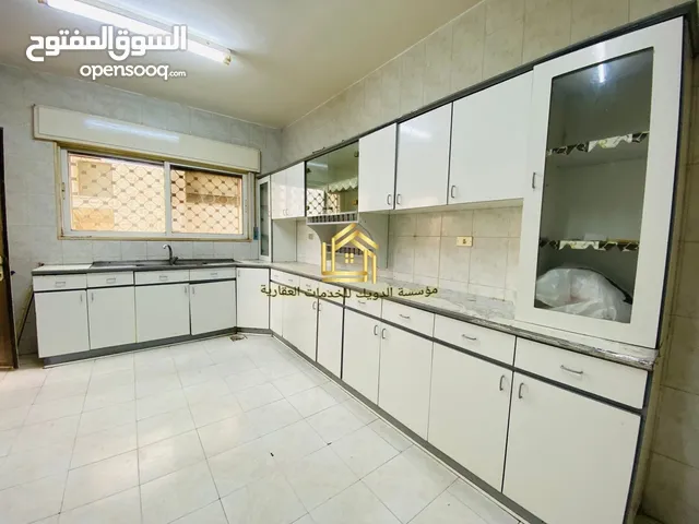 200 m2 3 Bedrooms Apartments for Rent in Amman Um El Summaq