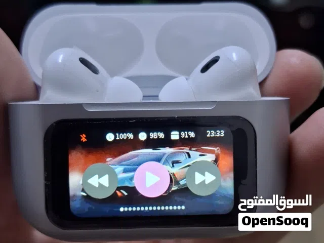 سماعات بلوتوث مع شاشة لمس فيهن عزل وتحكم بالصوت وكتير خيارات من الشاشة