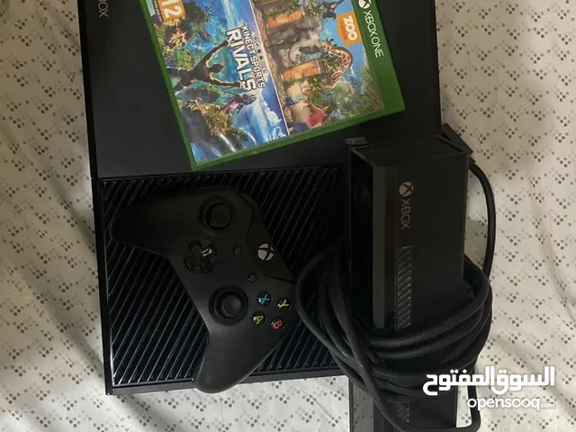 XBOX ONE 500GB with one controller and a 2 in 1 CD game! Been used very rarely.