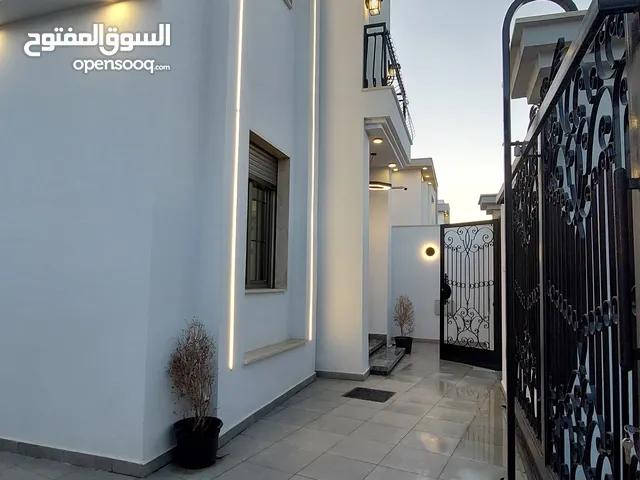 210 m2 4 Bedrooms Villa for Sale in Tripoli Ain Zara