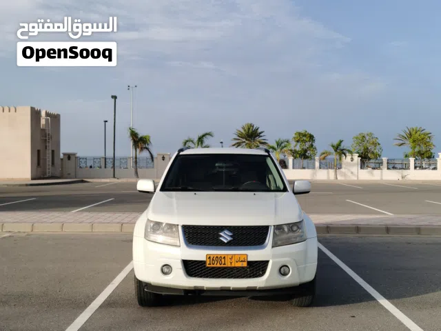 2012 سوزوكي جراند فيتارا Standard