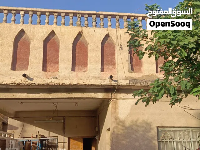 بيت للبيع بمساحة300متر موقع ممتاز