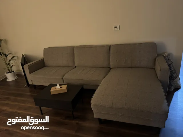 صوفه مستعمل من هوم سنتر مع طاوله صغيره