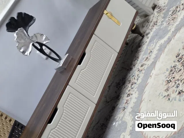ميز بلازما بموديل جدا راقي  القياسات:  العرض: 160 سم  العمق: 35 سم  الارتفاع: 45 سم
