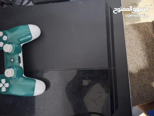 للبيع بلستيشن فور نضيف ولا في مشاكل شغال 100 بل 100 التحكم في العب تمام السعر45 دينار للتوصل 32383