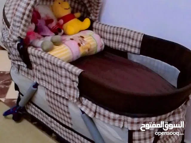 سرير اطفال مستعمل