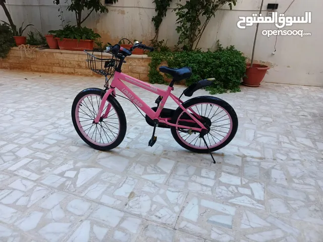 بسكليت بناتي شبه جديد واستخدام داخل البيت فقط لم يخرج للشارع