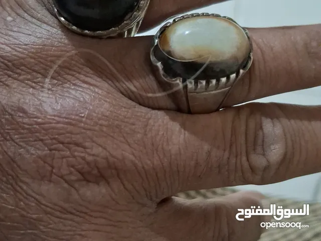 للبيع مجموعه من الاحجار وساعات الانتيك