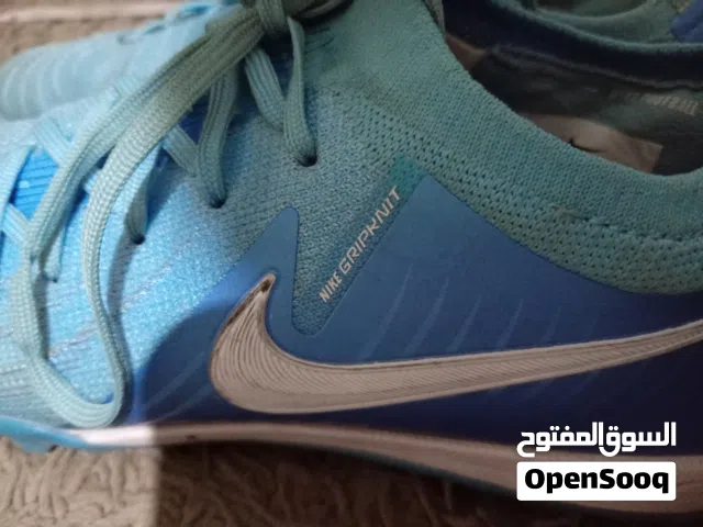 حذاء رياضة نايك للبيع