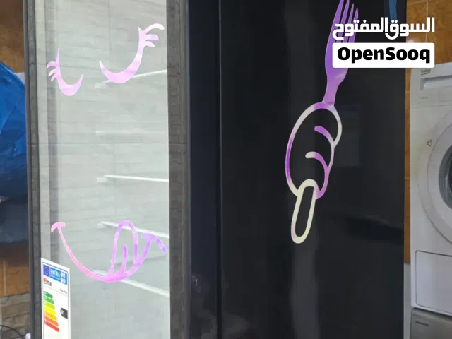 ثلاجة لون اسود باب زجاج