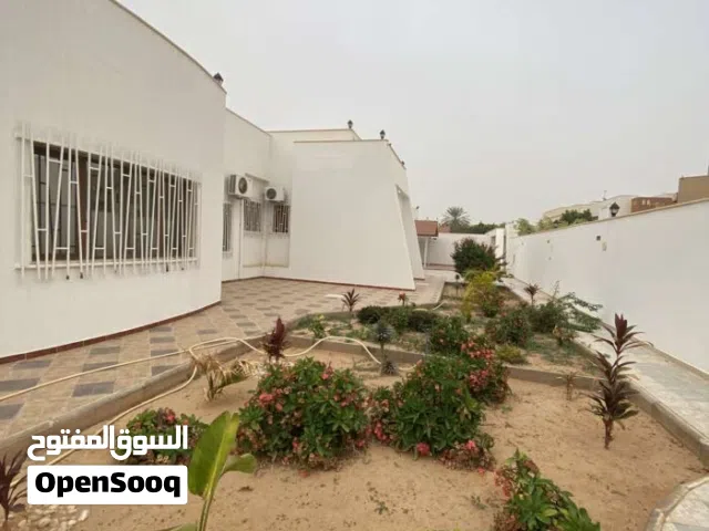 850 m2 More than 6 bedrooms Villa for Rent in Tripoli Hai Al-Kuwait