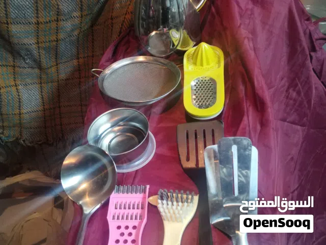 للبيع أربعين قطعة للمطبخ حسب الصور المرفقة